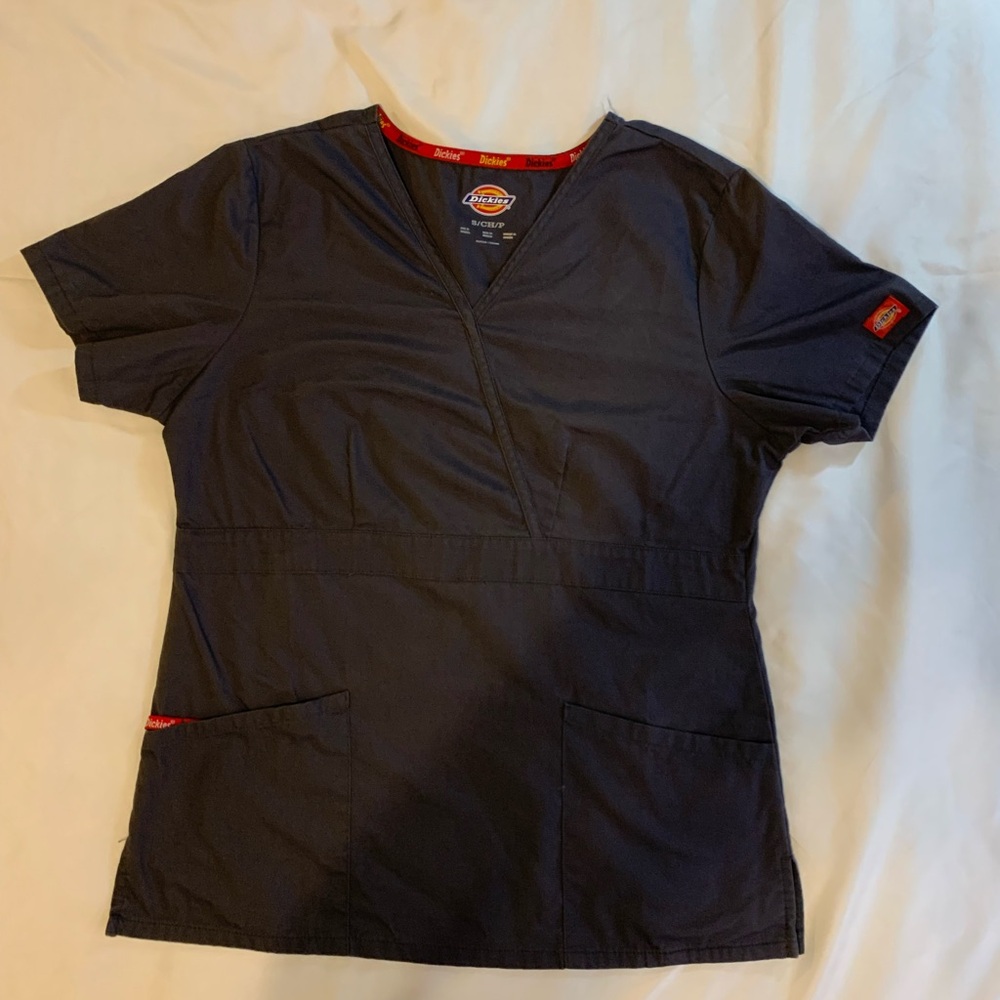 Dickies Women's Short-Sleeve V-Neck Scrub Top in Navy with Red Trim Size Small